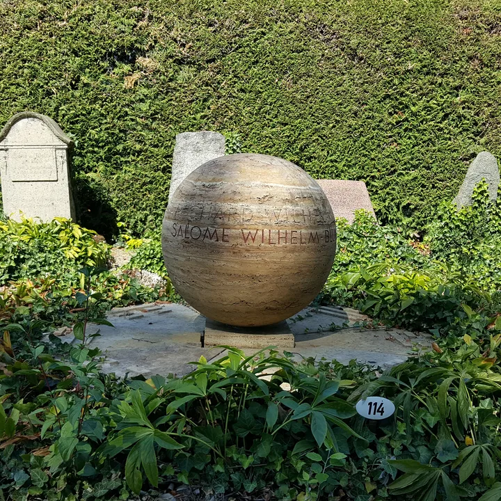 Photograph of a gravestone with a memorial stone for Salome Wilhelm